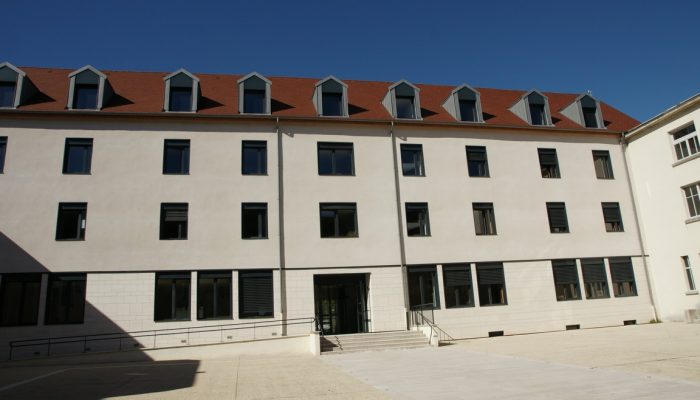 CBD2017-Visite Dole-001 Public et privé engagés : visites de rénovationsperformantes en centre urbain, à Dole (39)